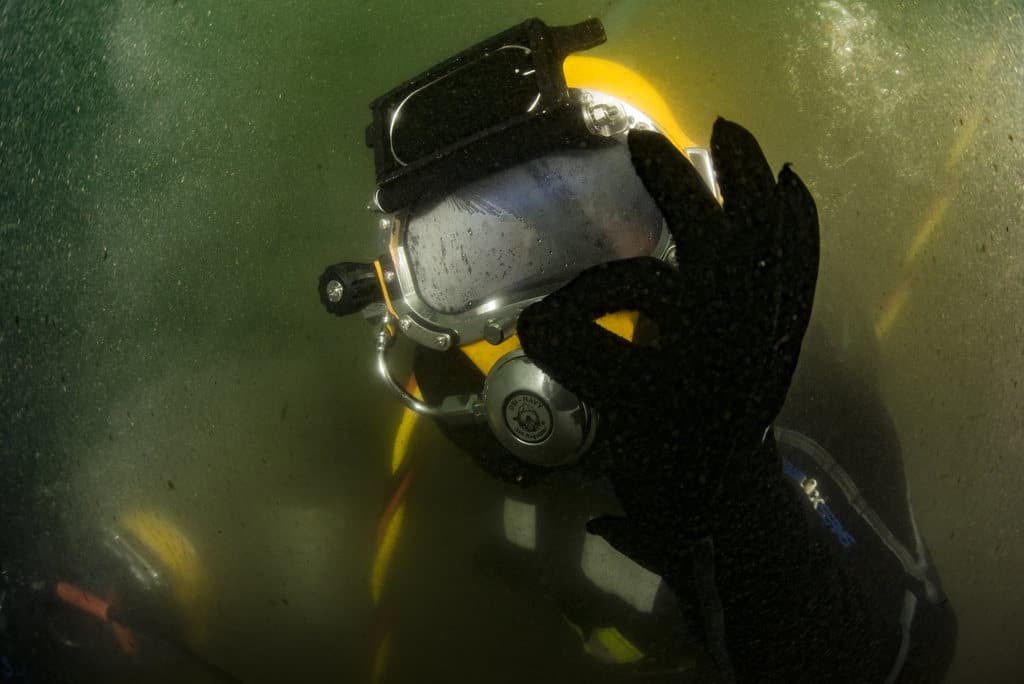 image of underwater welding ok sign