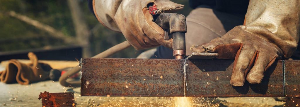 Plasma cutting of work pieces of steel structures from heavy steel plate(1)