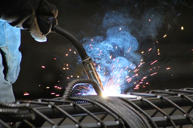 Image of a MIG welding process using a CO2 gas in the automotive industry