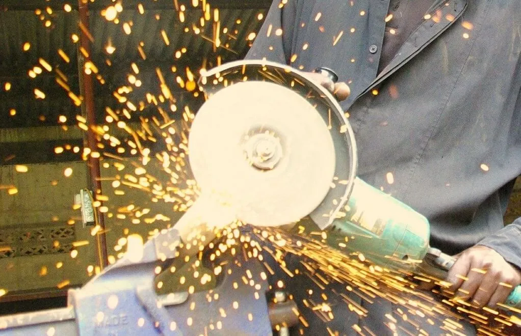 image of an angle grinder