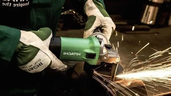 Image of a welding grinder at work 