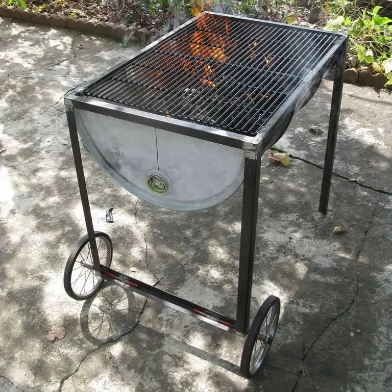 DIY BBQ Pit made from a barrel's half 