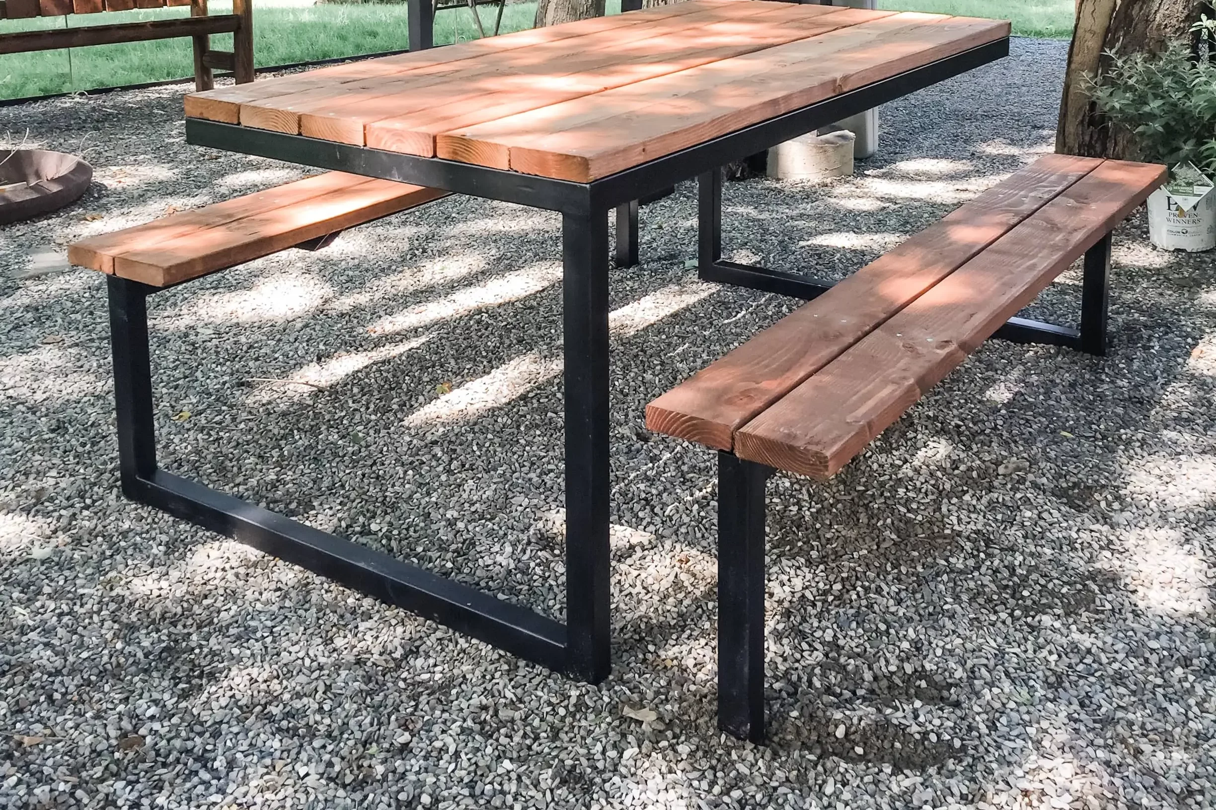 DIY Modern Outdoor Table made from square tubes and wood 
