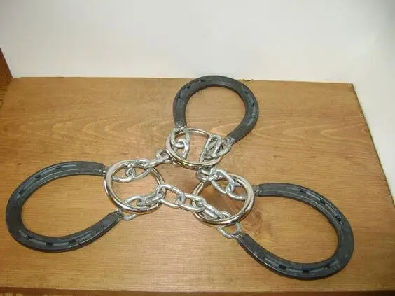 DIY Puzzle made from 3 horseshoes 