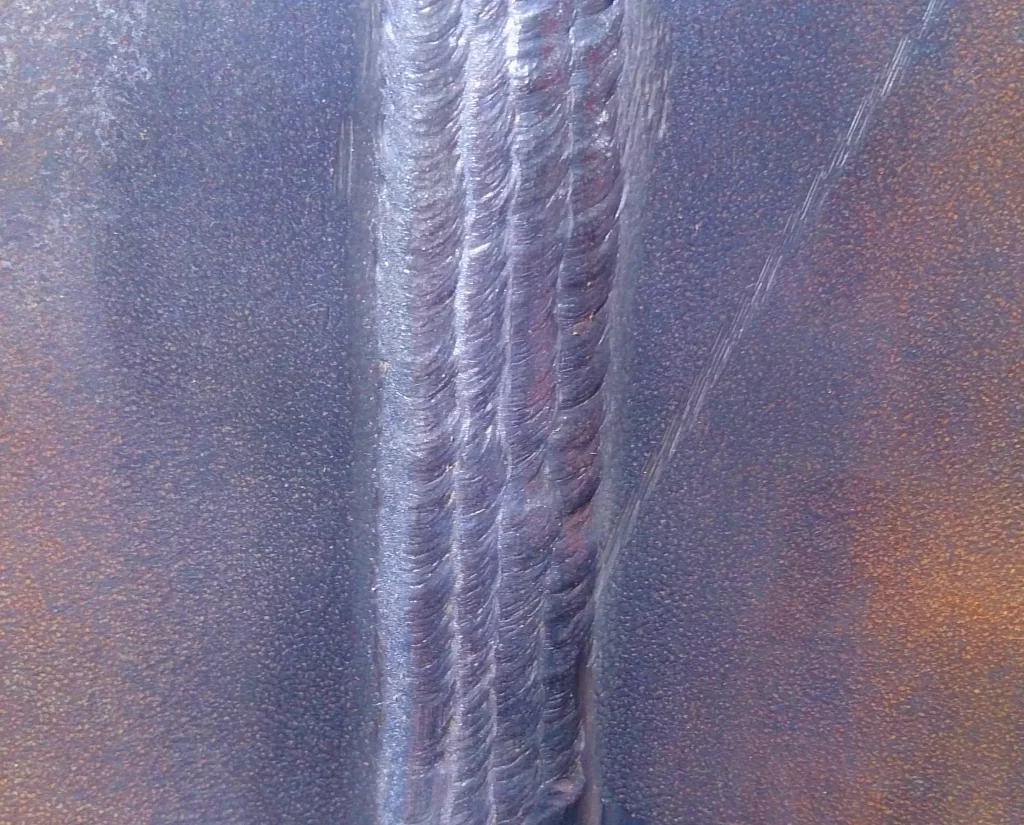 Image of a good welding pass with stick welding and 7018 electrodes