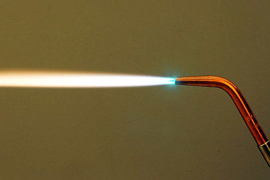 Image of an oxidizing Flame and its characteristics.