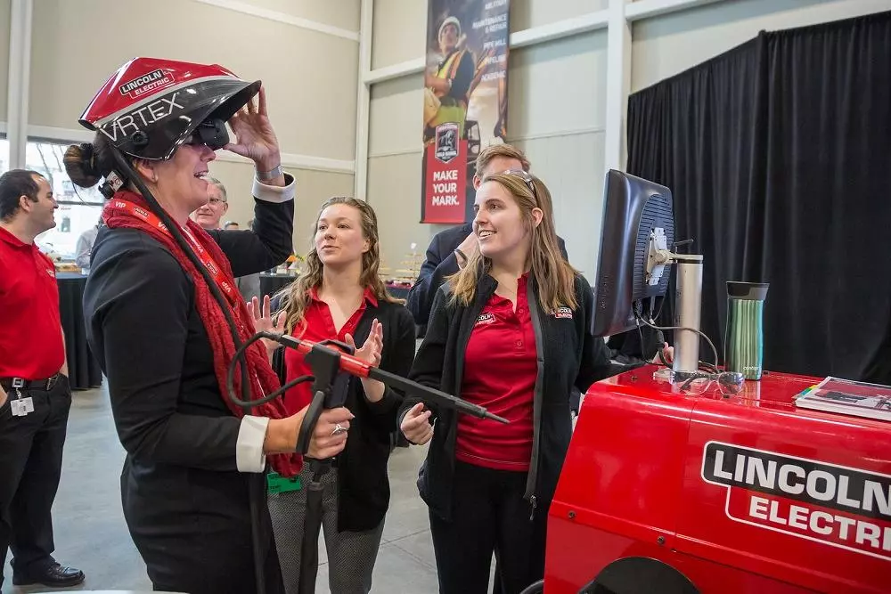 training female welders in lincoln vrtex