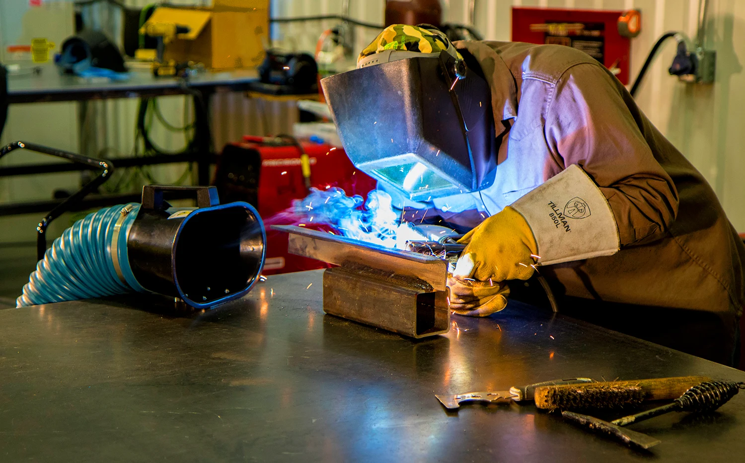 Welding while the fume and the dust extractor are sucking air. 