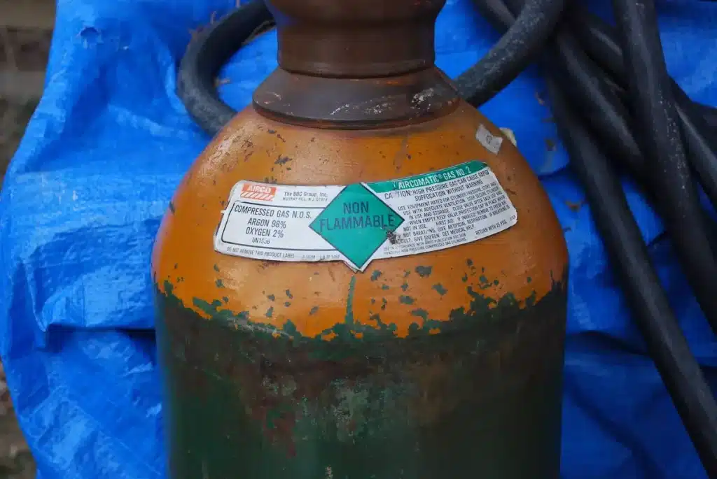 cylinder with argon/oxygen shielding gas mix
